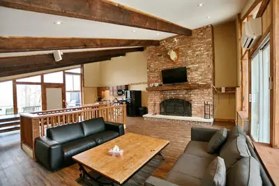 Image de The Caribou Chalet (hot tub, sauna, 7-bedroom, sleeps 18)