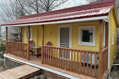 Image de Seaman's Cottage #1 in Summerville Center - Pet Friendly!