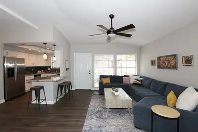 Image de Beautiful condo by Lake Marguerite in Scottsdale!