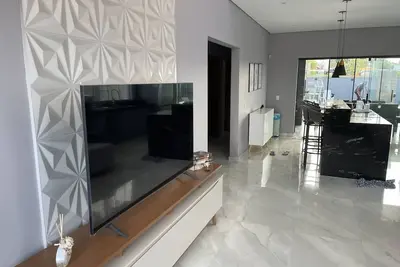 Image de Casa Novíssima de Alto Padrão no Cond. Ninho Verde Ii