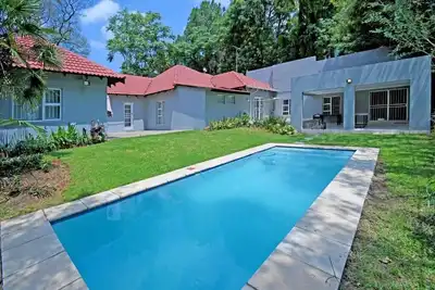 Image de Six-Bedroom House