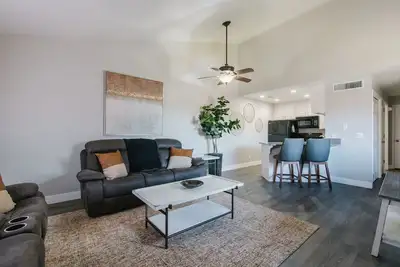 Image de A Desert Oasis - Newly Renovated Condo, Pet Friendly!