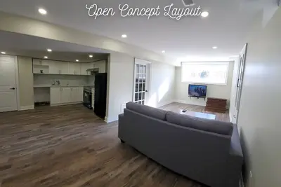 Image de Bright & Spacious Basement Apartment