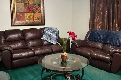 Image de Cozy home in great area. Close to main shops