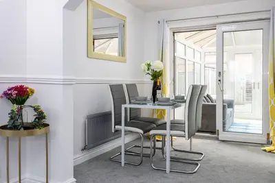 Image de Captivating 3-Bed House in Blackburn