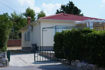 Image de Appartement d'une chambre avec la terrasse Barbat, Rab (A-22361-a)