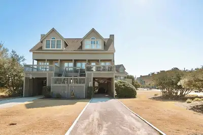 Image de Water Views with Pool and Beach Access!