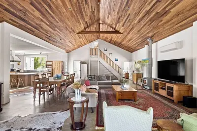Image de Wisteria Vines Estate Rustic Elegance by the Coast