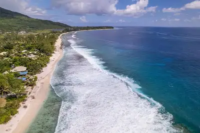 Image de 3 Bungalows bord de mer à Tema'e pour 18 personnes maximum, piscines.