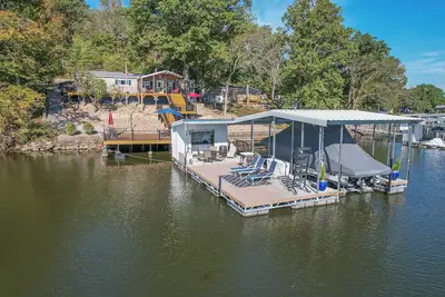 Tiki Hollow - Waterfront house w/ Huge martini deck!