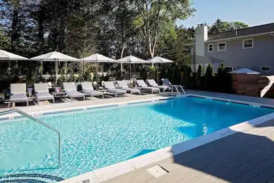 Image de 4 Atlantic King Suite at Journey East Hampton!