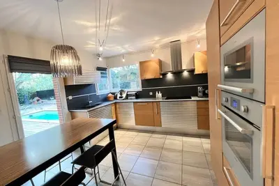 Image de Maison Climatisée avec Piscine