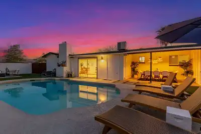 The Melrose @ Asu|Pool|Workspace|Firepit