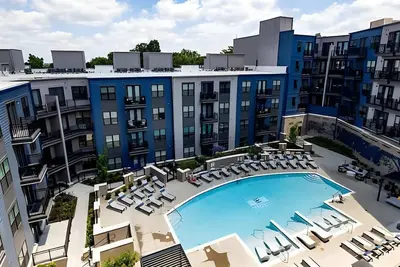 Image de Urban apartment with pool and parking