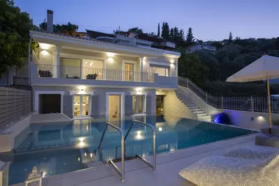 Villa Theretro, overlooking the Ionian Pelagus and Lefkas city