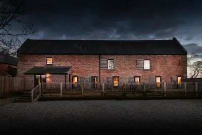 Image de The Barn at Plas Ashpool (8) - a stunning converted barn sleeping 8 guests