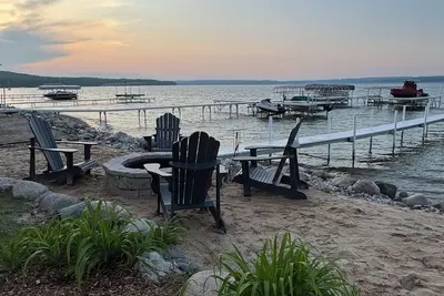 Image de Lake Effect: Located on the Water of Lake Charlevoix
