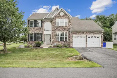 Image de Activities included up to $300 Free Per Week! ! Golf & Beach Getaway! Mini Weeks All Season! Fabulous 5 bedroom, 2. 1 bath wonderful vacation home is in a quiet residential area super convenient to shopping, restaurants and only minutes from the surf