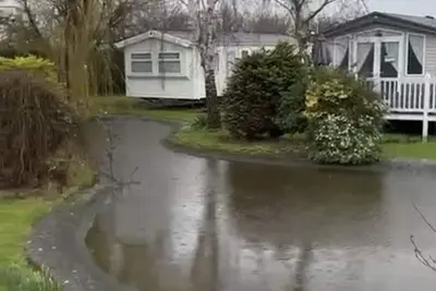 Image de Luxury 2 Bedroom 2 bathroom 4 berth caravan with decking overlooking pond