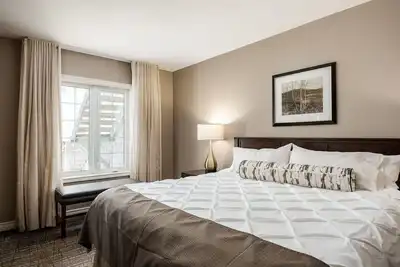 Image de Country Club Suite: King Bed, Jet-Tub, Pool, Gym