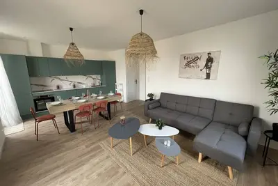 Image de T4 neuf, vue mer, Ă 3 min des plages du Mourillon