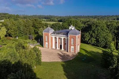 Image de Eastwood Observatory: 12 beds, pool + tennis court