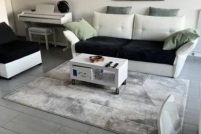 Image de Pointe Croisette  Cannes 1 mn de Bijou plage-Très bel appartement terrasse 45m²