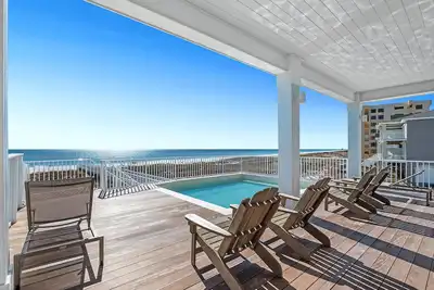 Image de Jolie Cote Beach House | Gulf Front | Private Pool | Beach Getaways