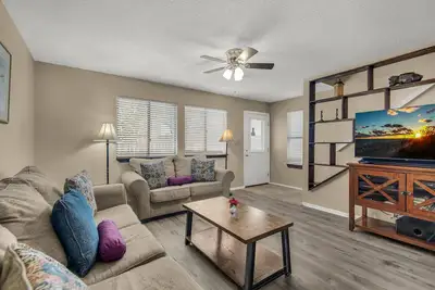 Image de ⭐Gulf Front Complex with Community Pool-Santa Rosa Sound-2br Sugar Beach D-13⭐