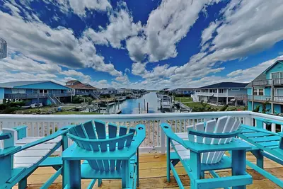 Image de The Last Dollar Cottage | Canal Front + Boat Slip & Dock!