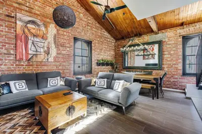 Image de Ultra chic Top Floor New York Style Loft Apartment