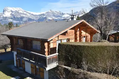 Image de Chalet savoyard face au massif du Mont Blanc