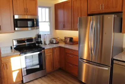 Image de Great Harbor Views, Walk to Victoria Ferry and downtown, Two Bedroom Apartment!