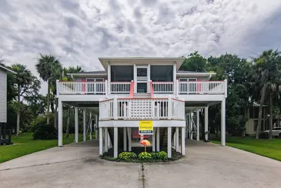 Image de The Ellis House:Pet Friendly Beach Home, 2 Screened Porches, Minutes to Beach Access