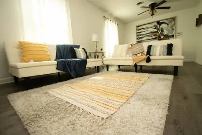Image de Midtown Serenity (3-Bedroom Home) by RedAwning