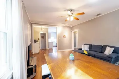 Image de Austin Charm: 2Bed/2Ba/Flex Bungalow with office and deck. Central to Everything