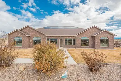 Image de Hansel & Gretel: 11 Private Pet Friendly Acres