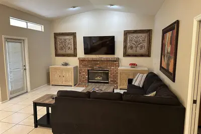Image de \nYour Scottsdale Oasis Awaits: Shopping, Entertainment & Family Fun Steps Away! \n