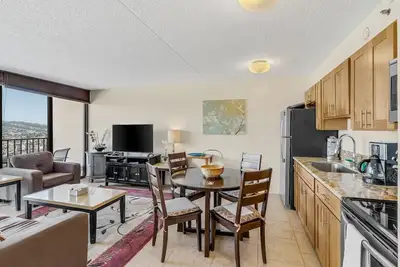 Image de Ocean View Waikiki Condo with Free Parking -- Short Walk to Beach