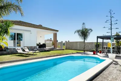Image de Villa 'Álvaro' avec piscine privée, terrasse privée et Wi-Fi