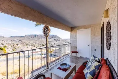Image de Paradise Palms | Near Hiking and Biking Trails!