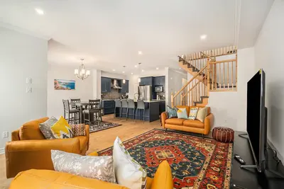 Image de Furnished 4 Bedroom House in Ottawa sleeps 8