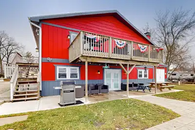 Image de Dog-friendly updated lake stay with kayaks, water mats, boat launch, W/D, & Ac
