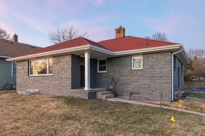 Image de Pine Lake Escape - Hot Tub Home near Beach & Park