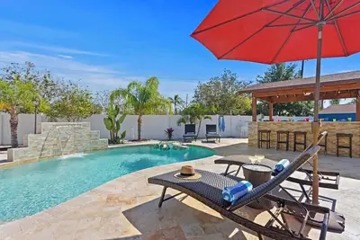 Image de New! Amazing Heated Pool, 12 min to Beach & Img