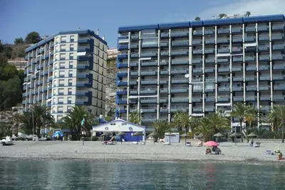 Image de Appartement en bord de mer avec piscine, tennis et Wi-Fi à Almuñécar