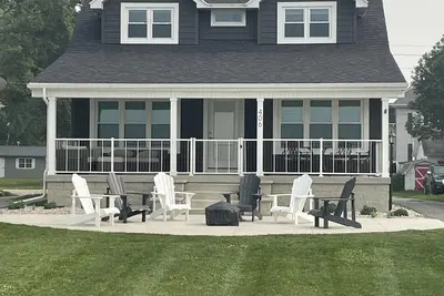 Image de Lake View Port Clinton Home- Minutes to The Jet Express