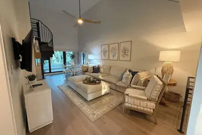Image de Steps from the beach. . . beautifully renovated in 2025!