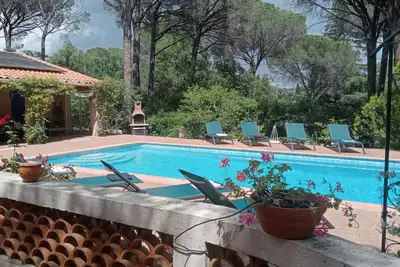 Image de Villa avec grande piscine près de la mer, et à 2 pas des Golfs et des Tennis