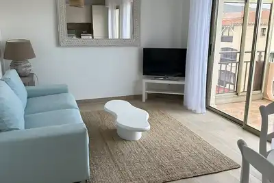 Image de A 100 Mètres de la Plage et du Centre Ville : Piscine, Parking, Tout à Pied! 4*